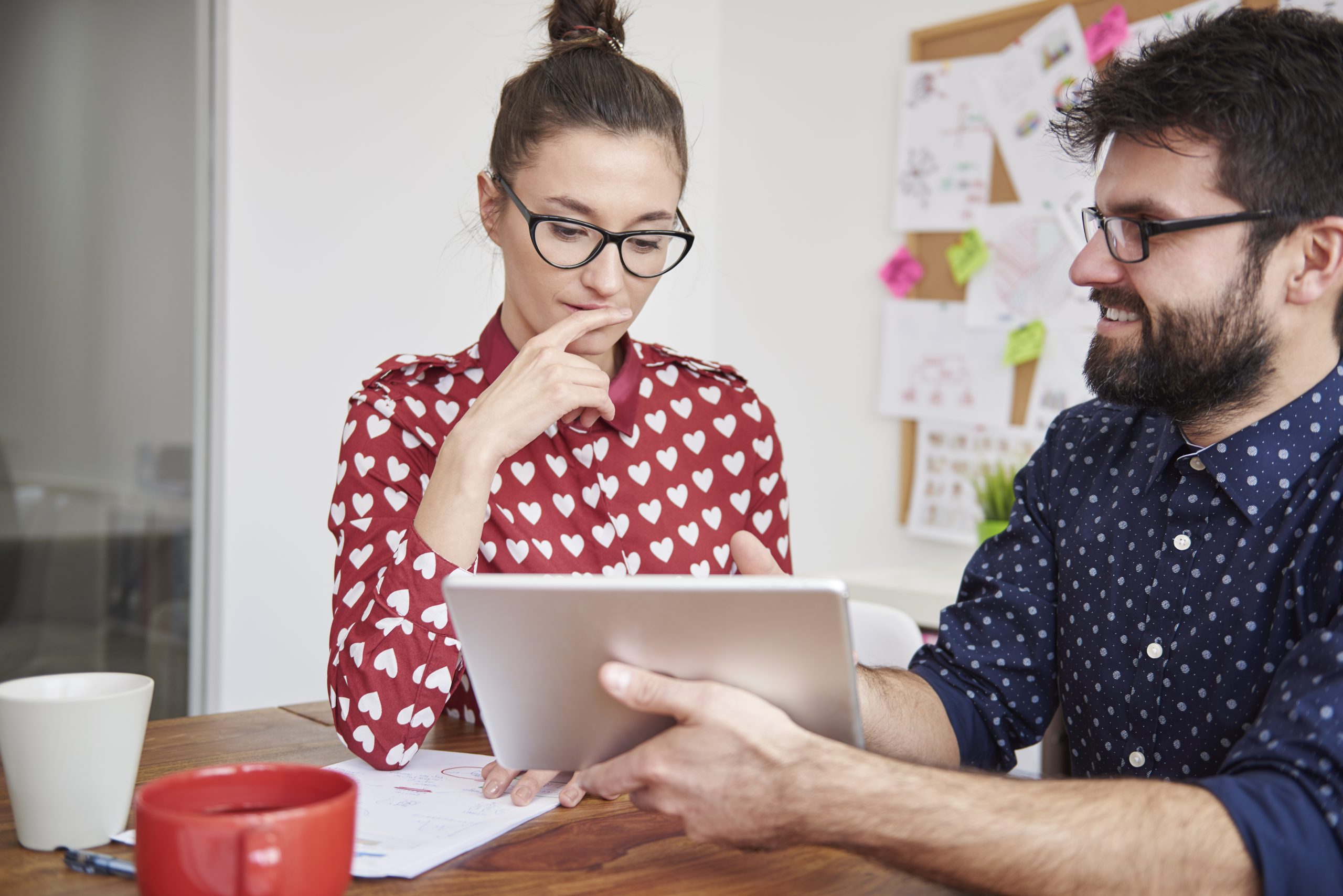 colleagues working office relaxed atmosphere scaled